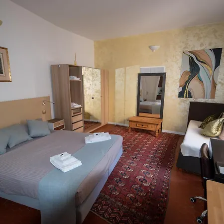 A L'ombre Du Palais Apartment