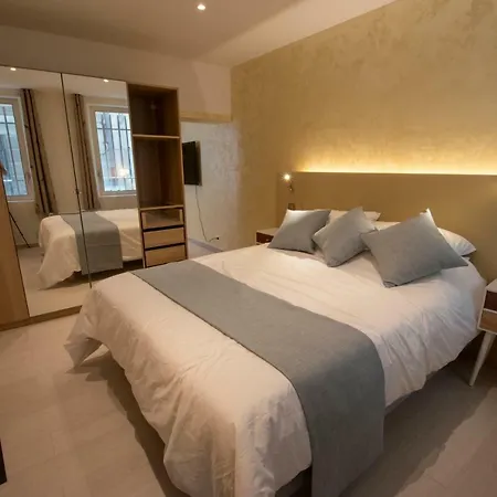 A L'ombre Du Palais Apartment